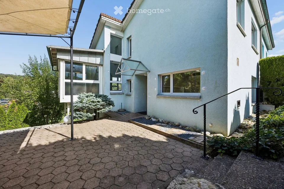 5.5-room DEFH for families in Lengnau AG - A home to arrive and enjoy – photo 2 of 17