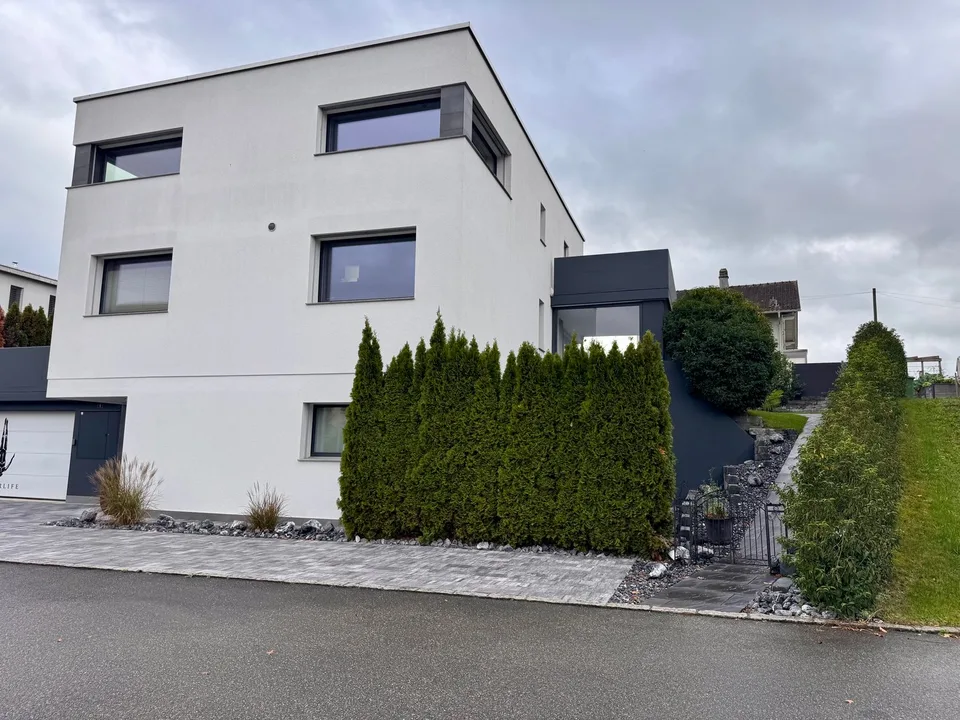 Parterrewohnung / Einliegerwohnung mit grossem Sitzplatz, Nähe Bahnhof – Foto 3 von 11