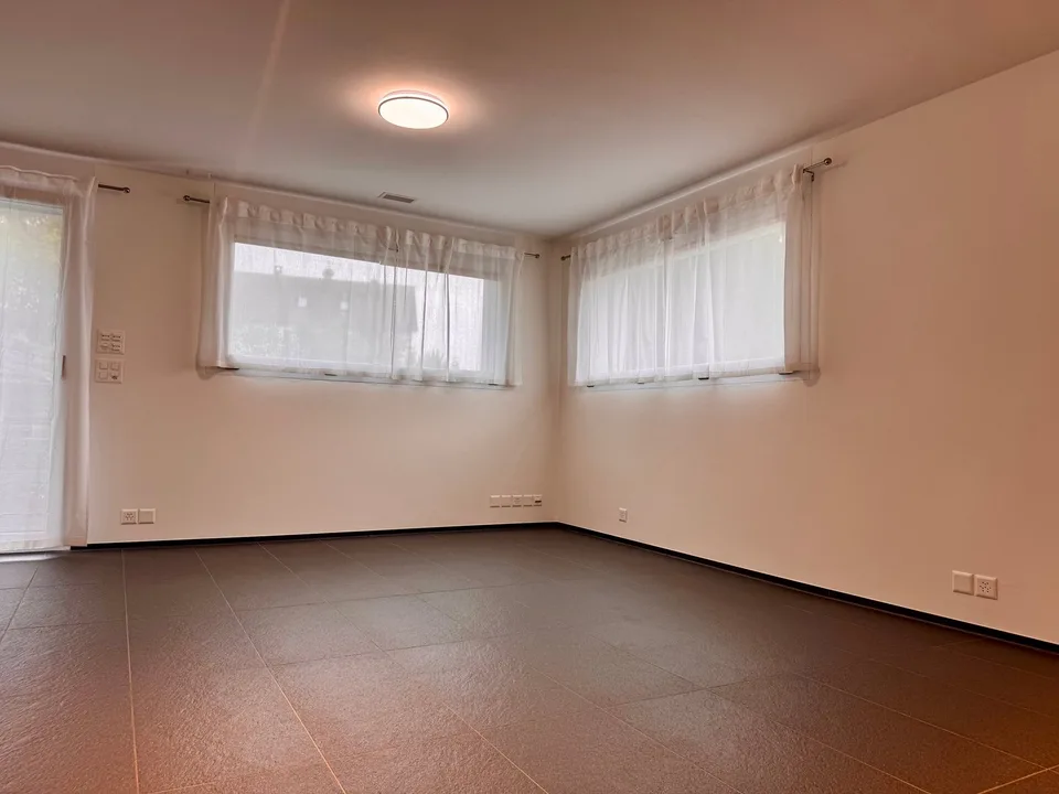 Parterrewohnung / Einliegerwohnung mit grossem Sitzplatz, Nähe Bahnhof – Foto 9 von 11