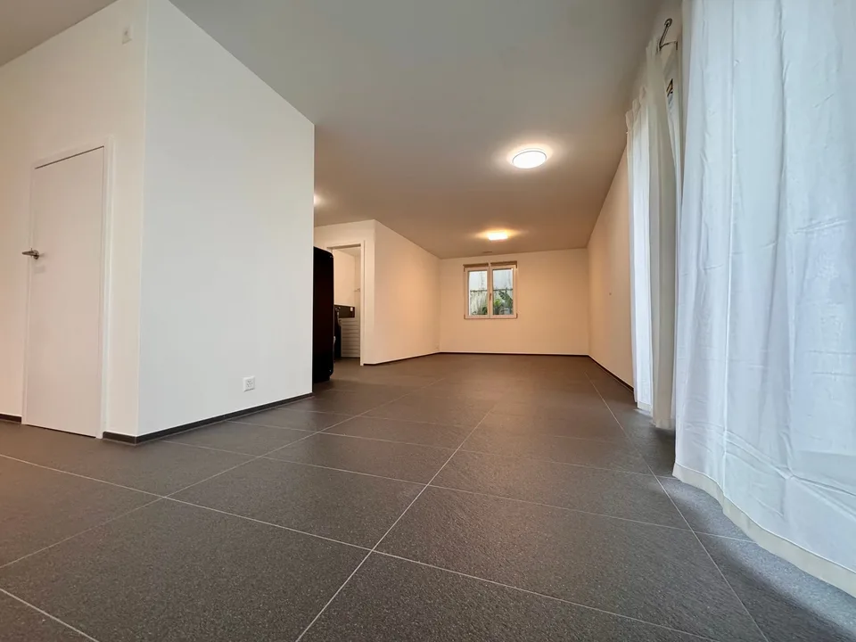 Parterrewohnung / Einliegerwohnung mit grossem Sitzplatz, Nähe Bahnhof – Foto 7 von 11