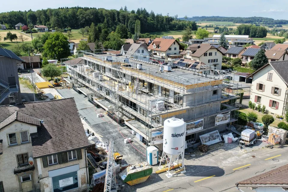 Appartement de jardin moderne 5.5 pièces avec chambre principale, salle de bain en suite, loggia & balcon – photo 16 sur 20