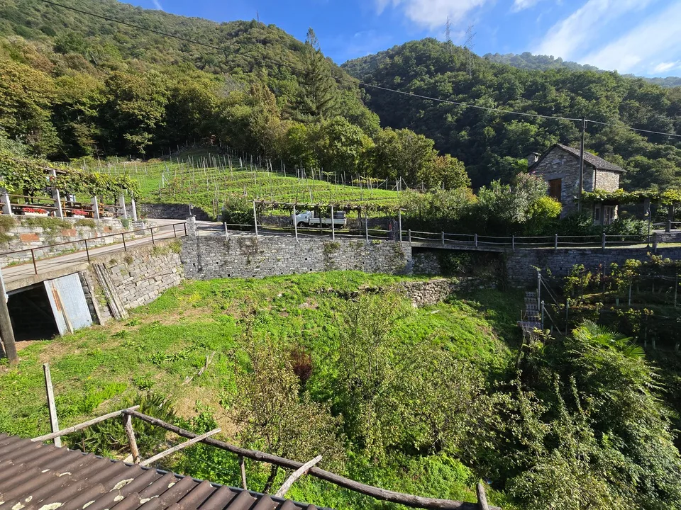 Grande proprietà con vista lago panoramica e terreno edificabile – Foto 19 von 24