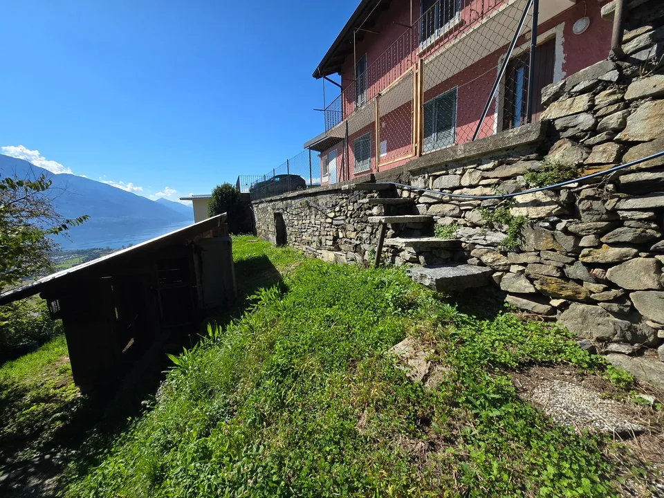 Grande proprietà con vista lago panoramica e terreno edificabile – Foto 20 von 24