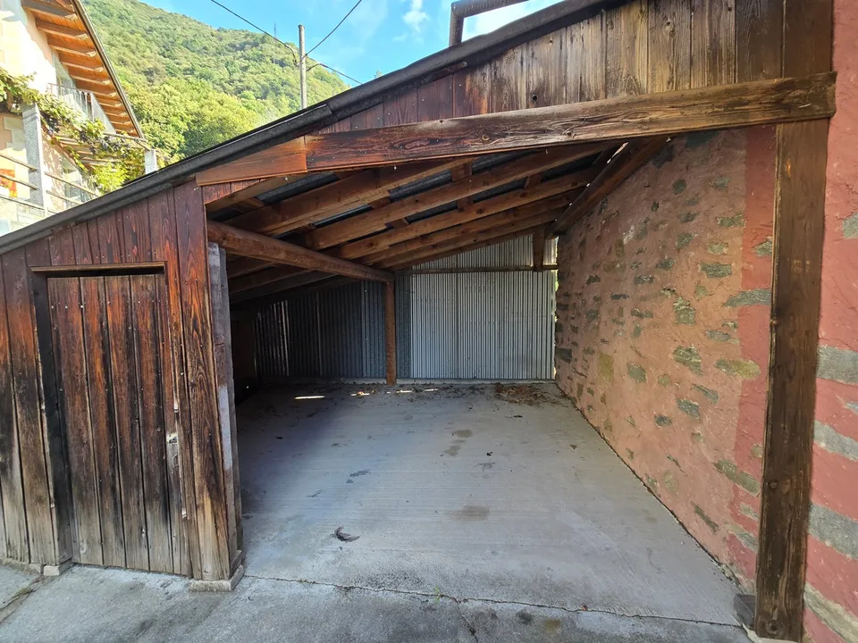 Grande proprietà con vista lago panoramica e terreno edificabile – Foto 18 von 24