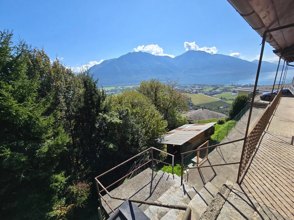 Grande proprietà con vista lago panoramica e terreno edificabile – Foto 21 von 24