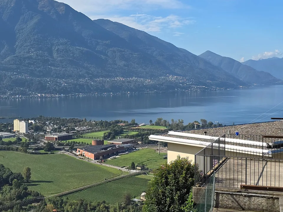 Grande proprietà con vista lago panoramica e terreno edificabile – Foto 23 von 24