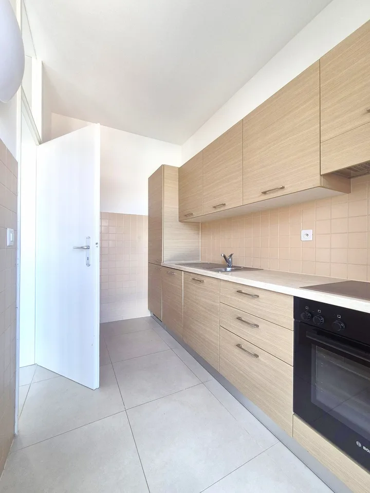 Wohnung 3.5 Zimmer Eingerichtet und komplett renoviert – Foto 3 von 8