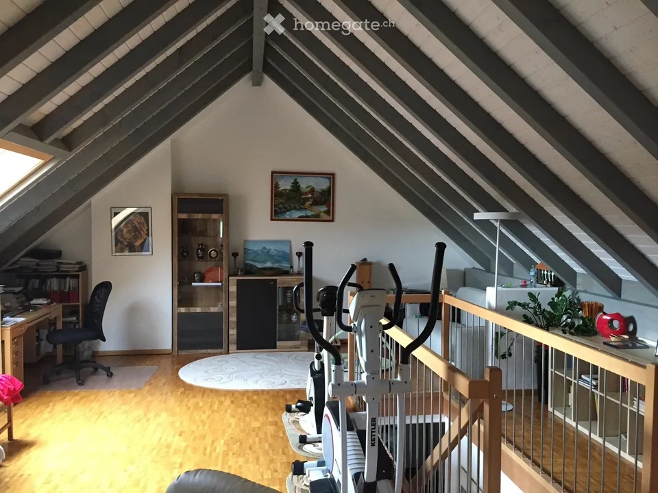 Geräumiges Duplex von 5½ Zimmern mit Galerie, überdachtem Balkon und Garage – Foto 5 von 8
