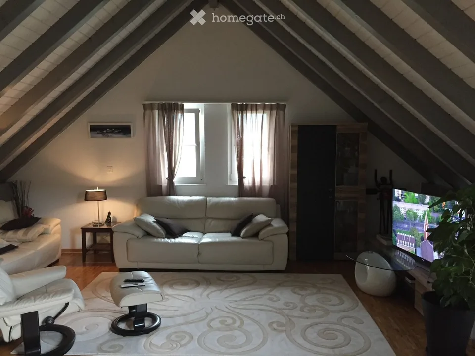 Geräumiges Duplex von 5½ Zimmern mit Galerie, überdachtem Balkon und Garage – Foto 4 von 8