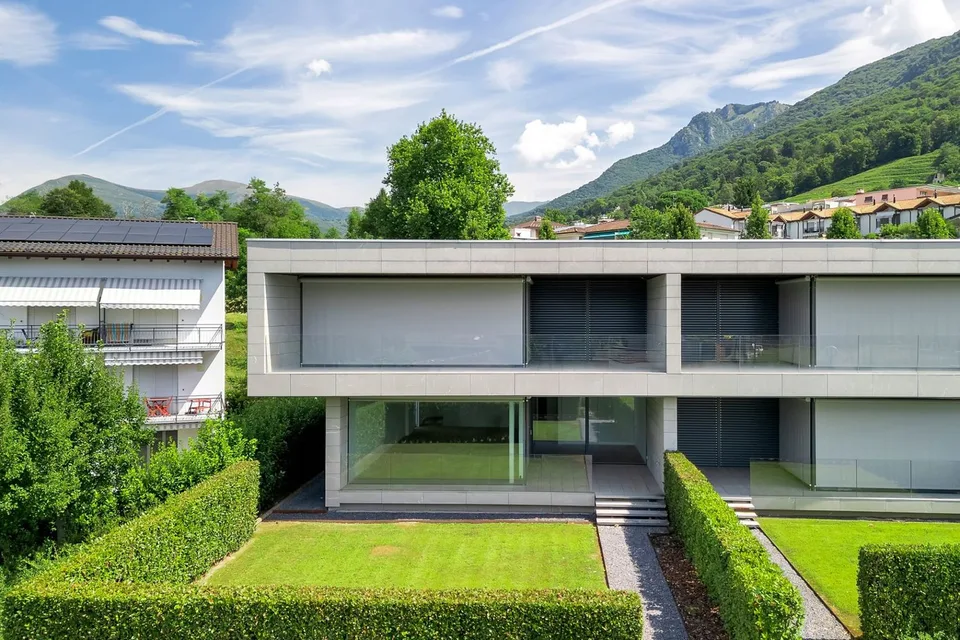 LUXURIÖSES 4,5-ZIMMER-HAUS MIT GARTEN – Foto 3 von 13