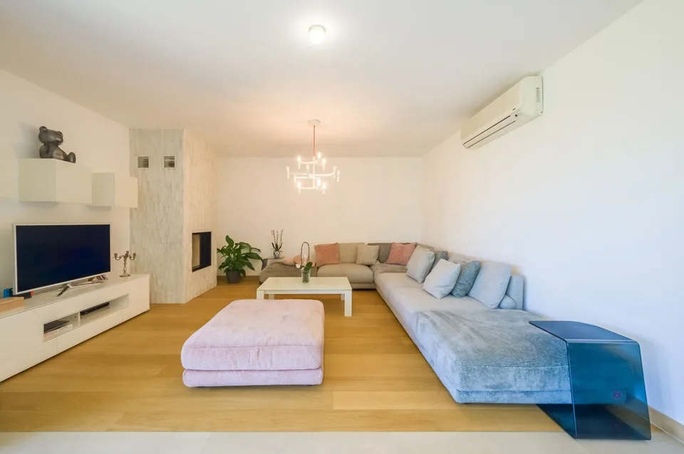 GERÄUMIGE 6,5-ZIMMER-GARTENWOHNUNG IN DER NÄHE DER TASIS-SCHULE – Foto 7 von 10