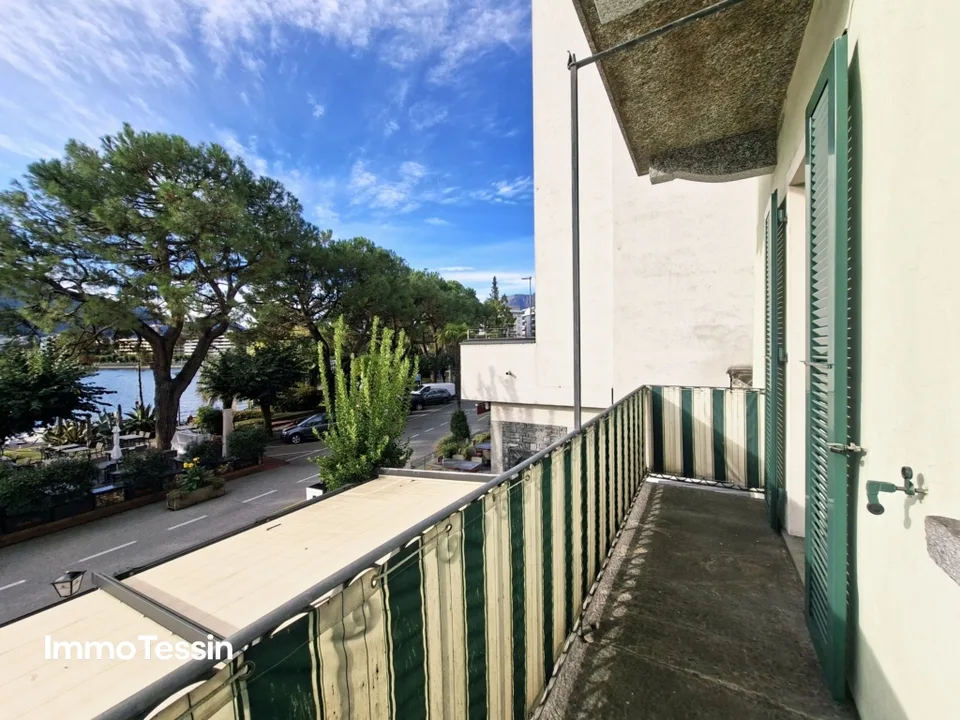 Rareté : vivre dans un emplacement absolu premier directement sur la célèbre promenade du lac de Muralto / Locarno – photo 4 sur 13
