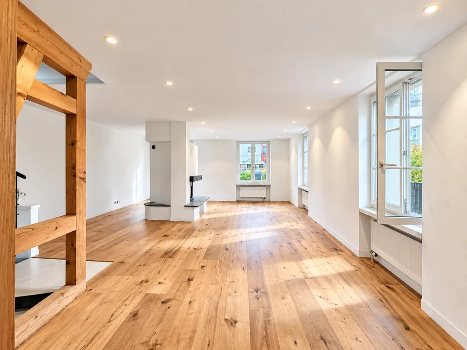 Casa unifamiliare modernizzata con charme – foto 2 di 12