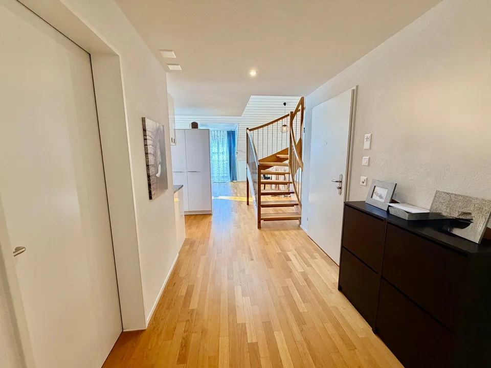 Lichtdurchflutete 4.5-Zimmer-Maisonette-Wohnung – Foto 6 von 11