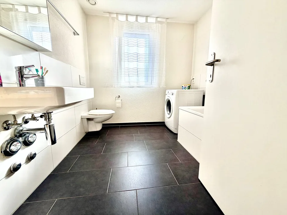 Lichtdurchflutete 4.5-Zimmer-Maisonette-Wohnung – Foto 5 von 11