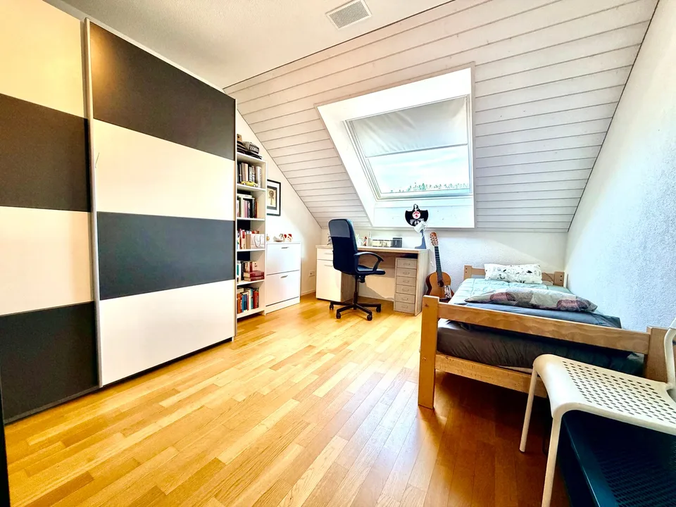 Lichtdurchflutete 4.5-Zimmer-Maisonette-Wohnung – Foto 4 von 11