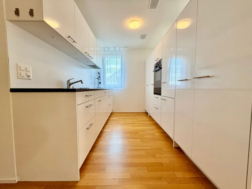 Lichtdurchflutete 4.5-Zimmer-Maisonette-Wohnung – Foto 3 von 11