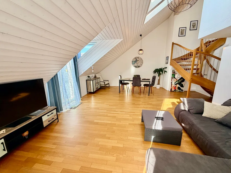 Lichtdurchflutete 4.5-Zimmer-Maisonette-Wohnung – Foto 2 von 11