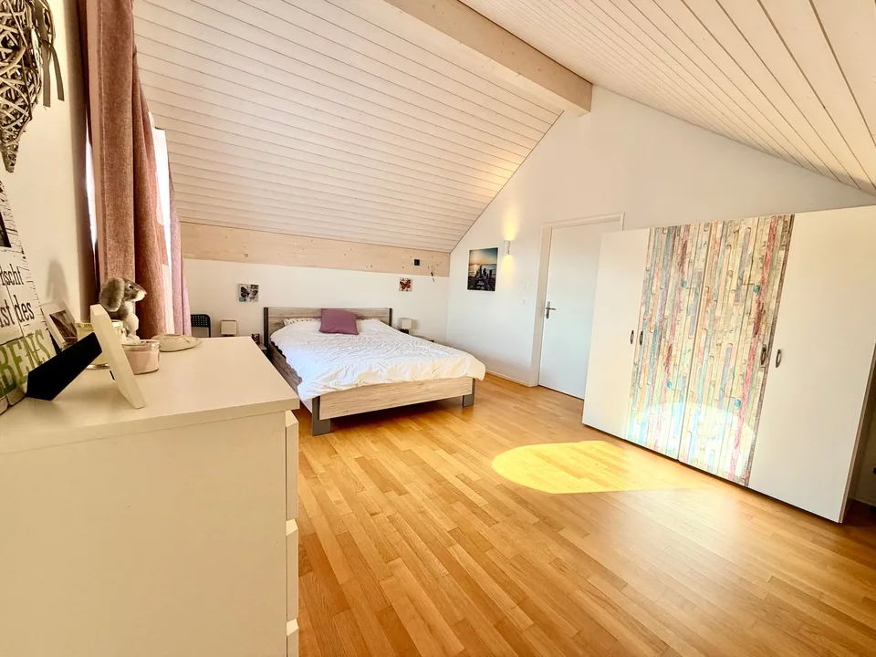 Lichtdurchflutete 4.5-Zimmer-Maisonette-Wohnung – Foto 8 von 11
