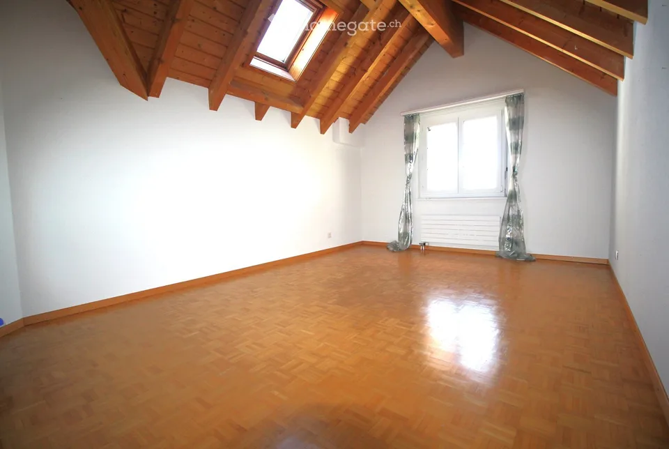 Charmante maisonnette 6,5 pièces avec galerie, balcon et belle vue à Gebertingen – photo 10 sur 12