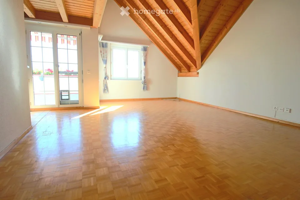 Charmante maisonnette 6,5 pièces avec galerie, balcon et belle vue à Gebertingen – photo 3 sur 12