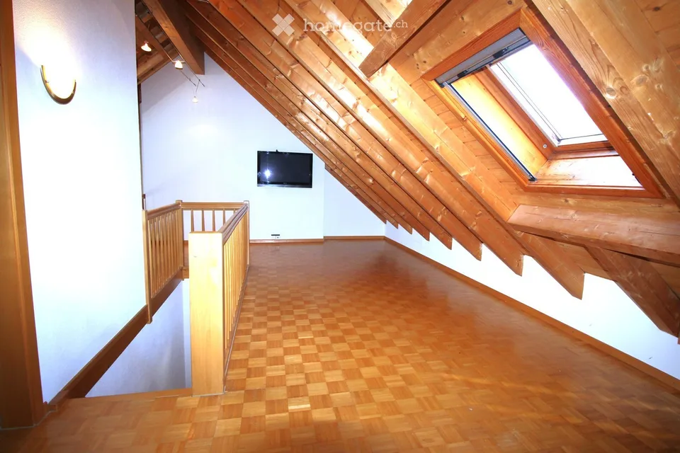 Charmante maisonnette 6,5 pièces avec galerie, balcon et belle vue à Gebertingen – photo 6 sur 12