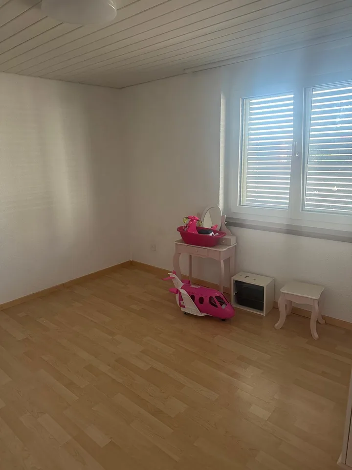 Helle 4.5-Zimmer-Wohnung mit Balkon und Lift in Reiden – Foto 6 von 10