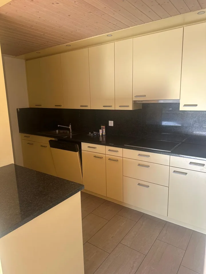 Helle 4.5-Zimmer-Wohnung mit Balkon und Lift in Reiden – Foto 7 von 10