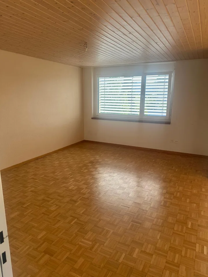 Helle 4.5-Zimmer-Wohnung mit Balkon und Lift in Reiden – Foto 4 von 10