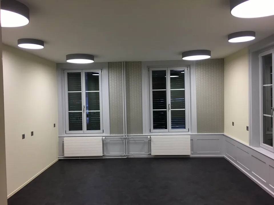 Salone di parrucchieri attraente al piano terra in una posizione centrale ad Aarberg – foto 2 di 5
