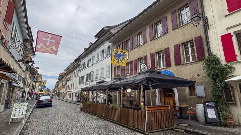 Charmanter Duplex mit schöner Terrasse und Seeblick – Foto 9 von 13