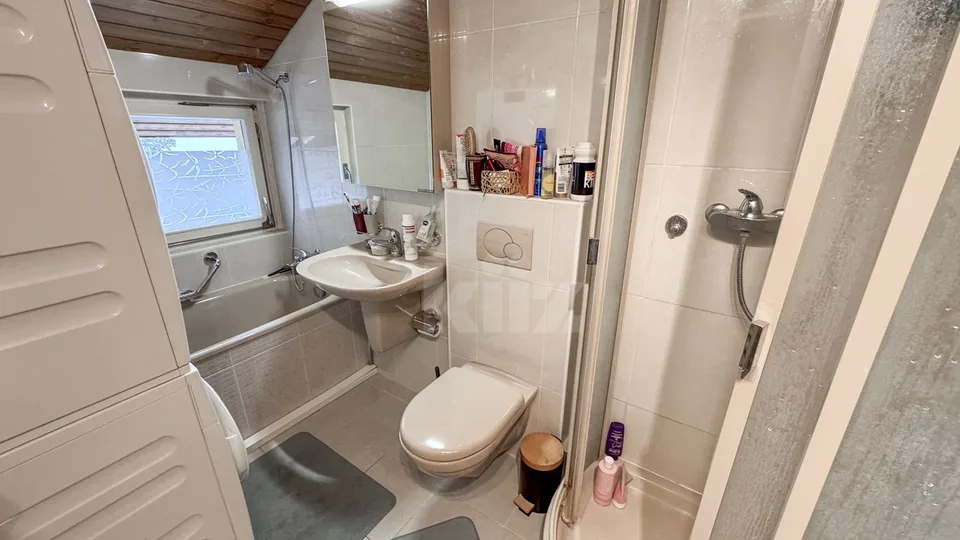 Charmanter Duplex mit schöner Terrasse und Seeblick – Foto 8 von 13