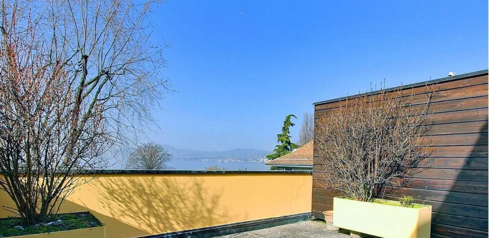 Charmanter Duplex mit schöner Terrasse und Seeblick – Foto 10 von 13