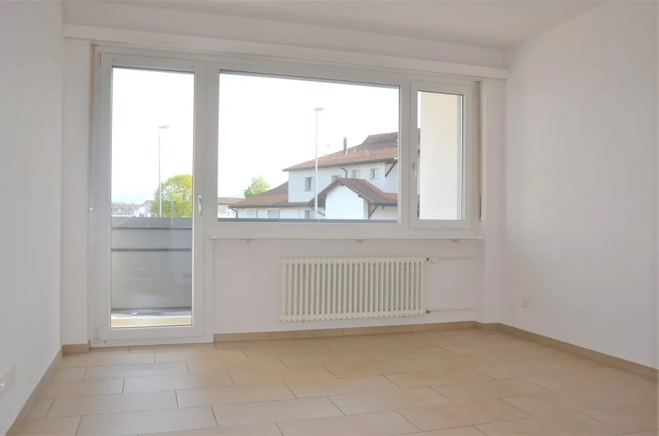 moderne 1.5-Zimmer-Wohnung mit Balkon und Lift im Haus an zentraler Lage – Foto 2 von 5