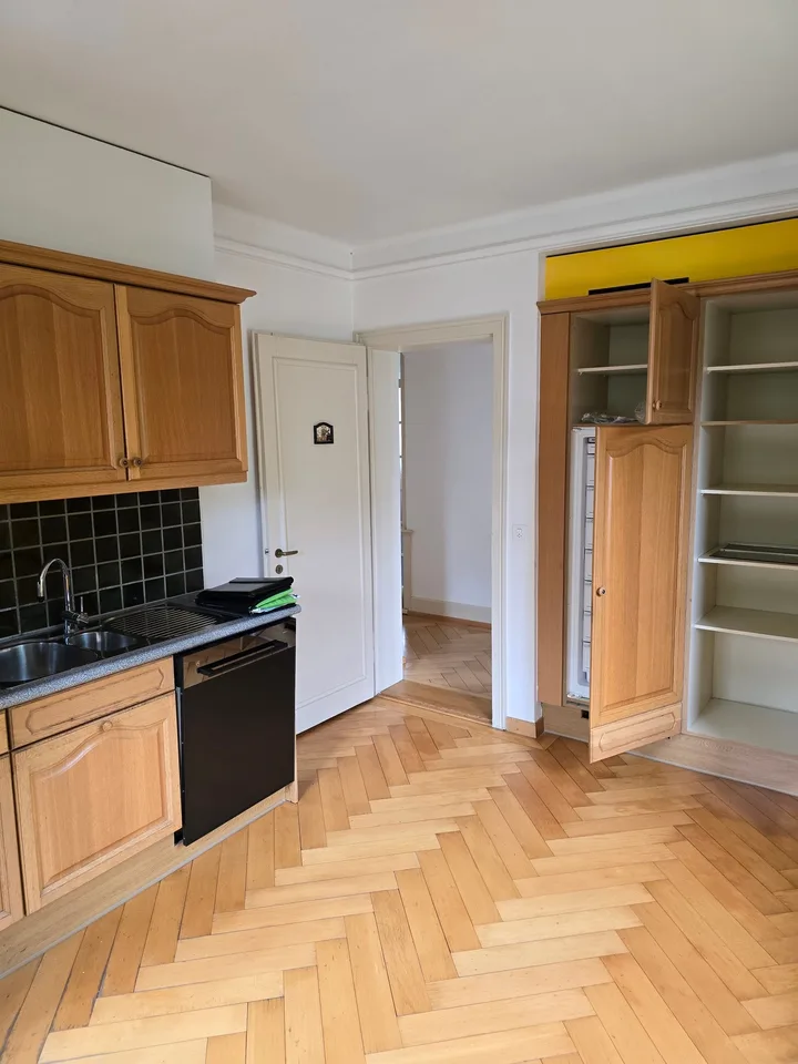 Charmante Altbau-Maisonettewohnung in einer Villa – Foto 3 von 22