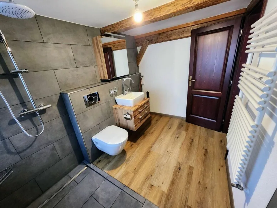 Casa di appartamenti con 3 appartamenti e spazio commerciale vicino alla stazione - Dorfstrasse 15 + 15a, Seftigen – foto 12 di 12