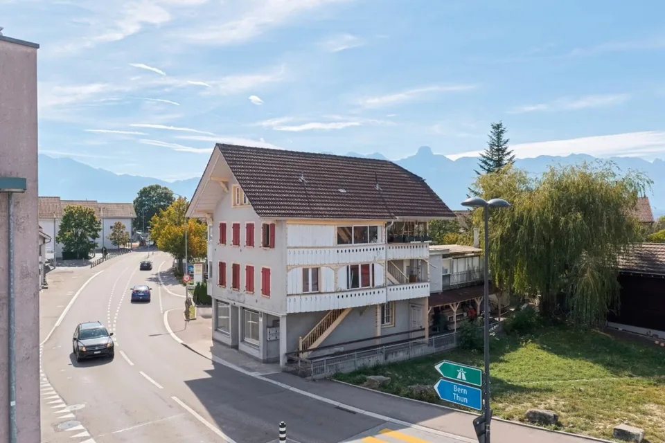 Two residential and commercial buildings with 5 apartments - Unterdorfstrasse 36 + 38, Steffisburg – photo 2 of 14