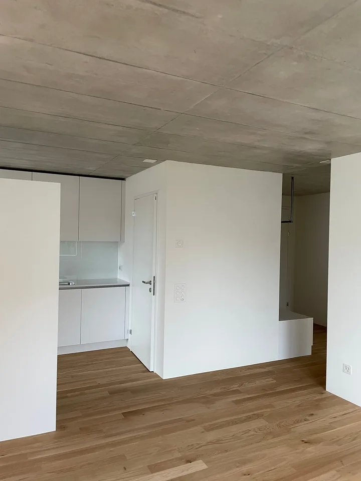 Grosszügige moderne 2.5-Zimmerwohnung – Foto 4 von 14