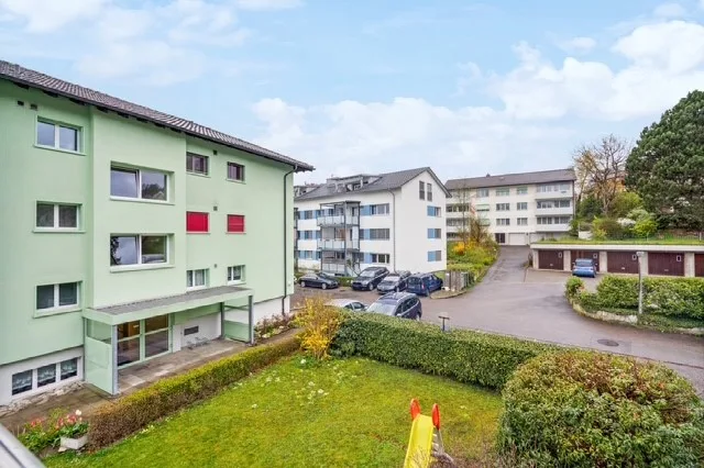 Gepflegte 4.5-Zimmer-Wohnung mit Balkon in Bülach – Foto 2 von 11