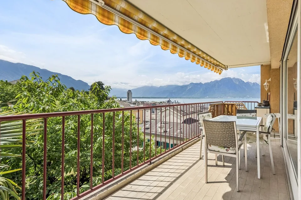 Ideale Lage für diese charmante 3.5-Zimmer-Wohnung mit Seeblick – Foto 2 von 12