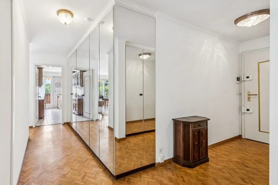 Ideale Lage für diese charmante 3.5-Zimmer-Wohnung mit Seeblick – Foto 7 von 12