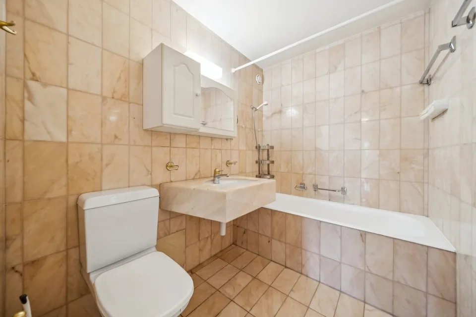 Ideale Lage für diese charmante 3.5-Zimmer-Wohnung mit Seeblick – Foto 9 von 12