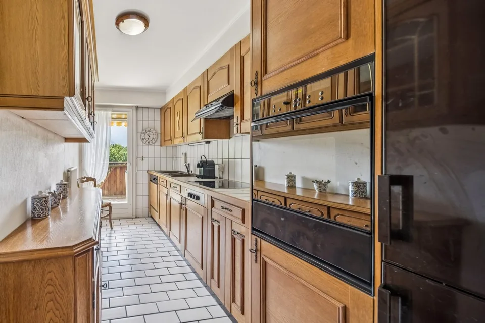 Ideale Lage für diese charmante 3.5-Zimmer-Wohnung mit Seeblick – Foto 6 von 12