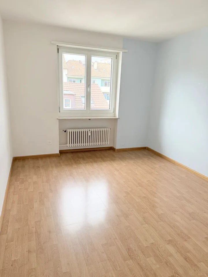 Schöne 4-Zimmer-Wohnung per 15. November 2026 zu vermieten – Foto 3 von 6