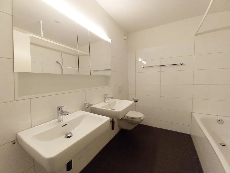 komfortable 3.5-Zimmerwohnung, gut mit ÖV erschlossen – Foto 8 von 9