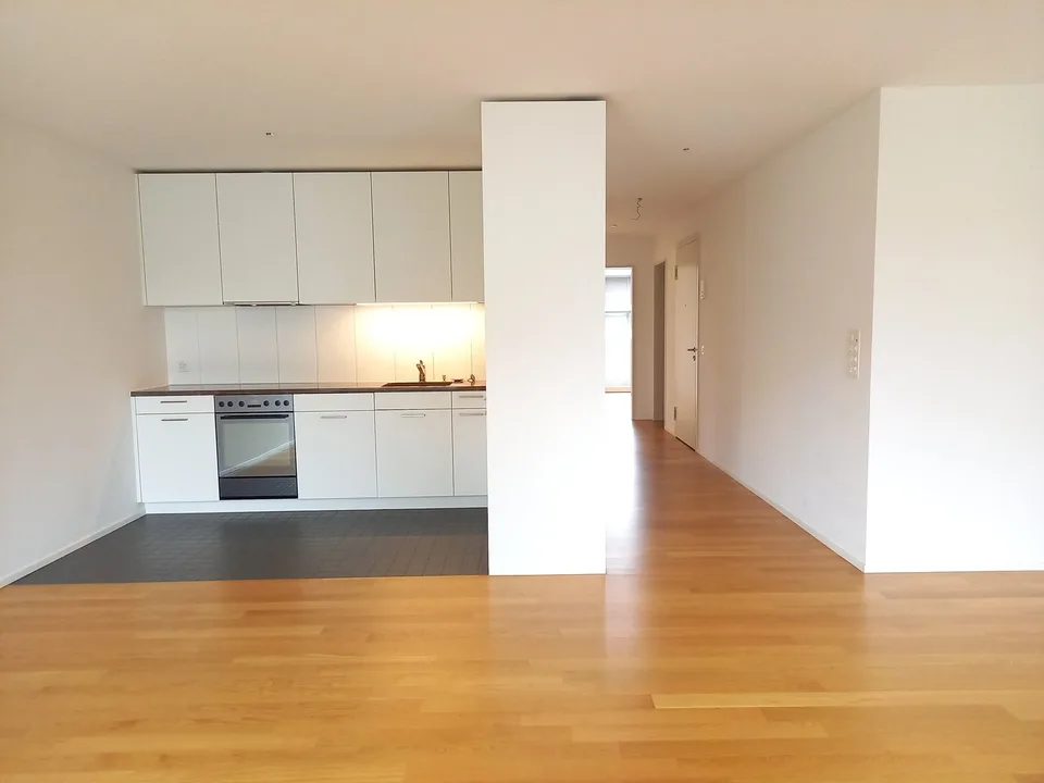 komfortable 3.5-Zimmerwohnung, gut mit ÖV erschlossen – Foto 2 von 9