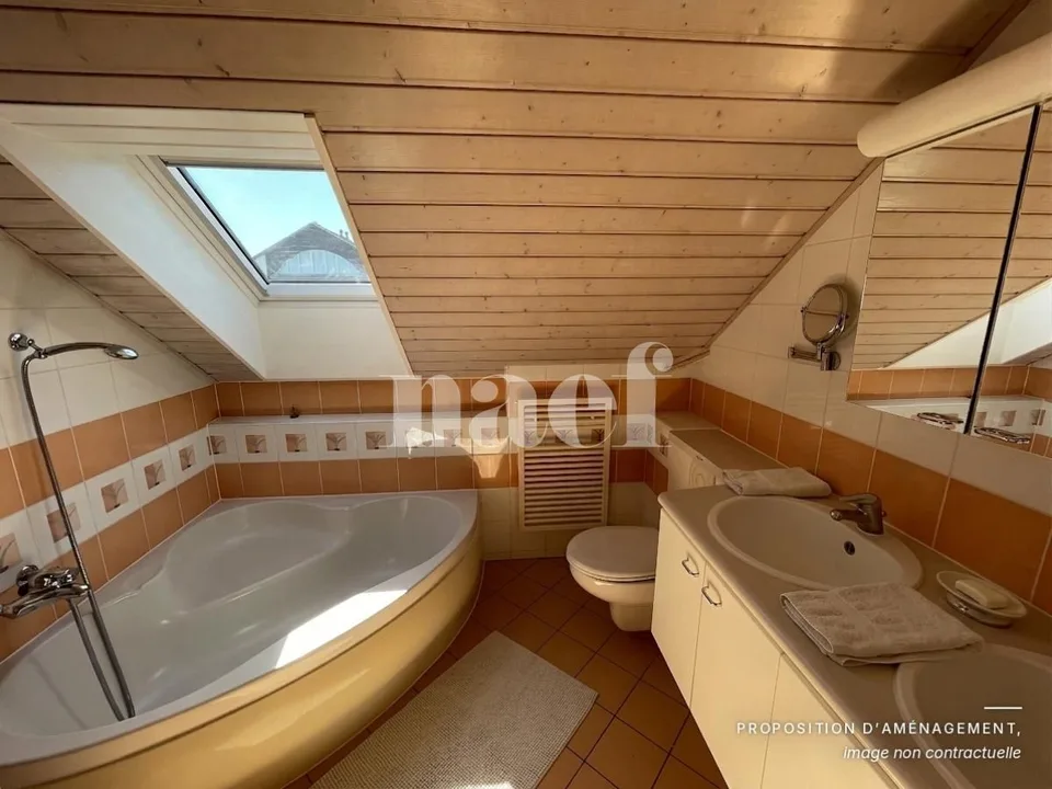 Im Zentrum des Dorfes - Schöne 5.5-Zimmer-Wohnung im Dachgeschoss mit Kamin und großem Balkon – Foto 8 von 9