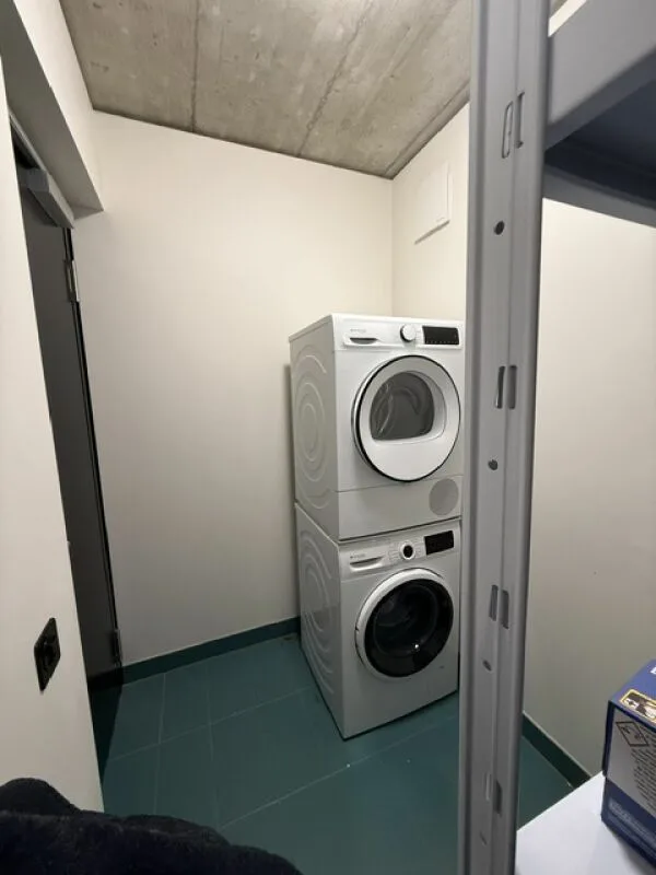 Wir vermieten eine große und moderne 2.5-Zimmer-Wohnung in der Innenstadt – Foto 16 von 16