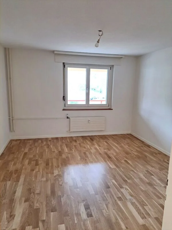 Helle Wohnung mit grossem Balkon und Weitsicht ins Grüne – Foto 6 von 9