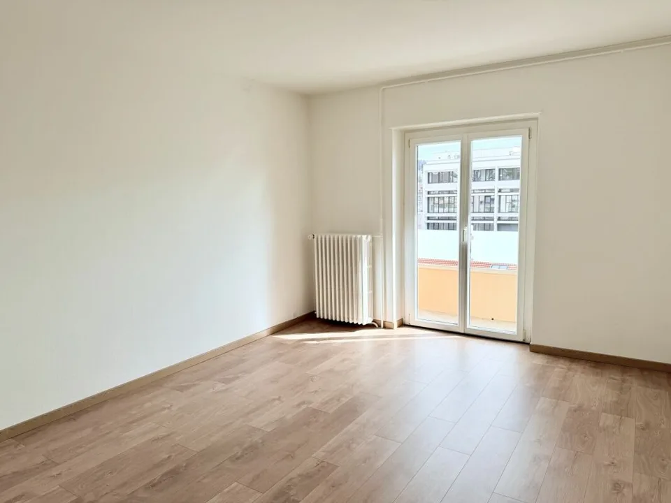 APPARTEMENT LUMINEUX DE 3.0 PIÈCES AVEC BALCON ET VUE DÉGAGÉE ! – photo 2 sur 7